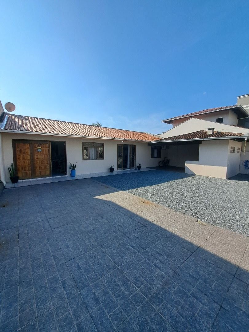 Casa à venda com 3 quartos, 117.00m² - Barra do Rio Cerro,Jaraguá do Sul