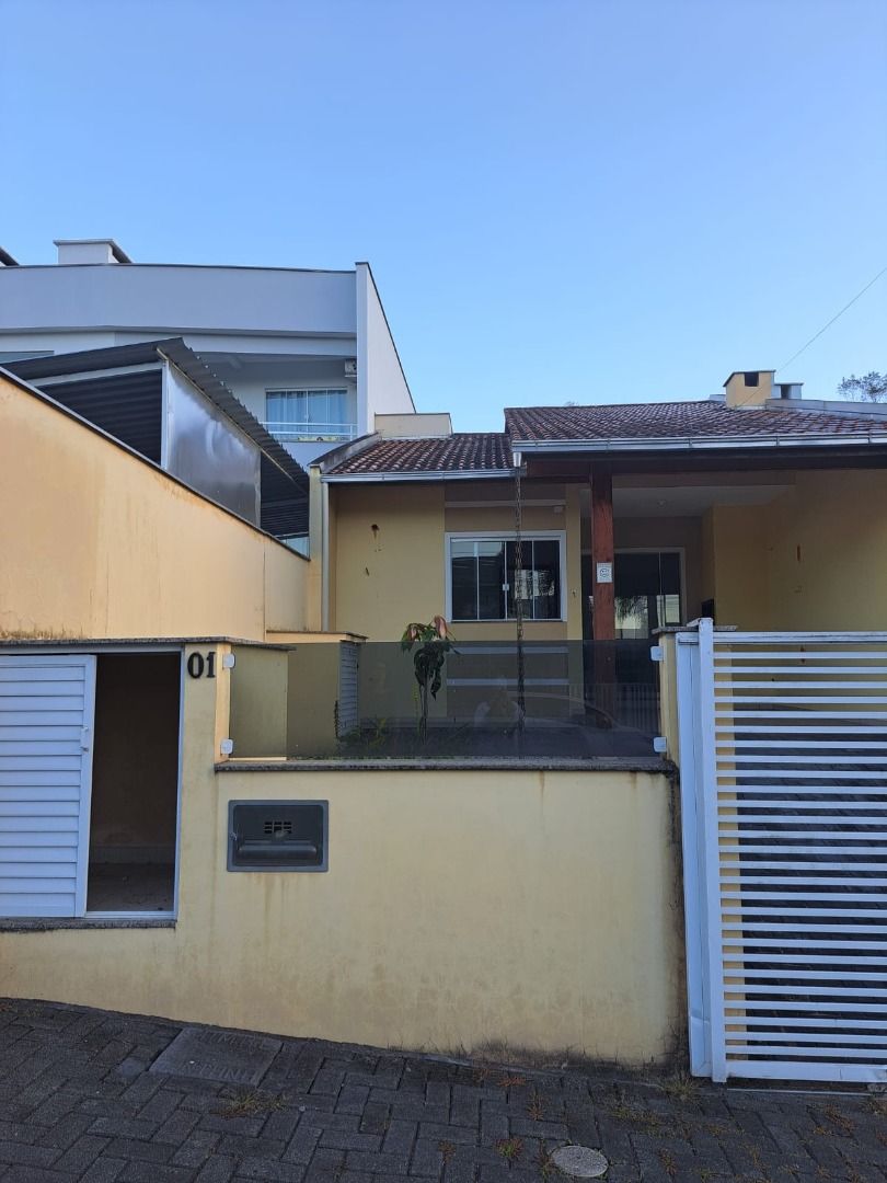 Casa à venda com 3 quartos, 80.39m² - Barra do Rio Cerro,Jaraguá do Sul