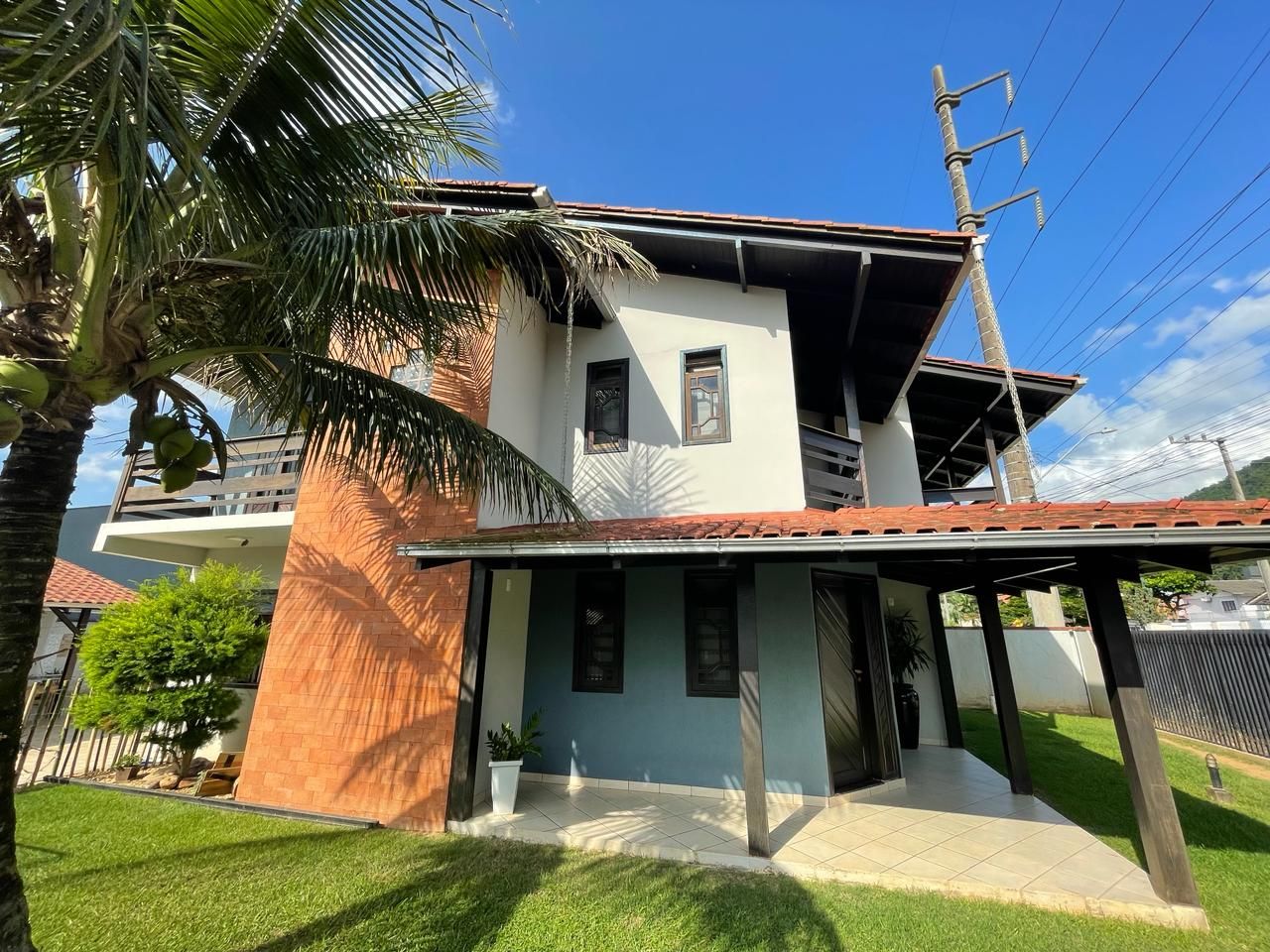 Sobrado à venda com 3 quartos, 181.12m² - Barra do Rio Cerro,Jaraguá do Sul