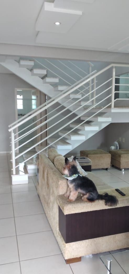 Sobrado à venda com 3 quartos, 228.00m² - Barra do Rio Cerro,Jaraguá do Sul