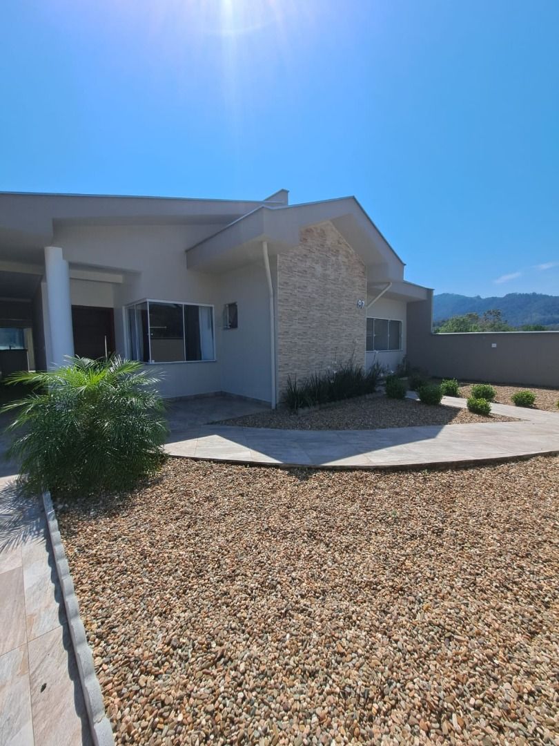 Casa à venda com 3 quartos, 188.00m² - Rio Cerro II,Jaraguá do Sul