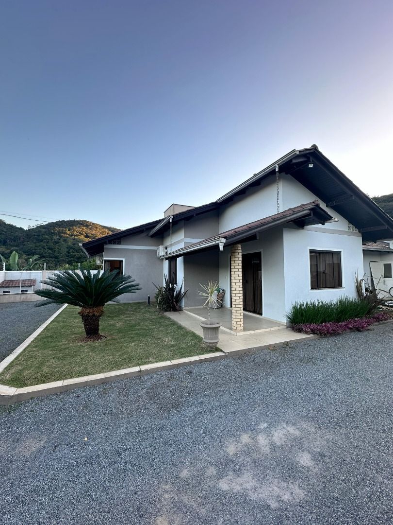 Casa à venda com 3 quartos, 259.00m² - Campinha,Massaranduba
