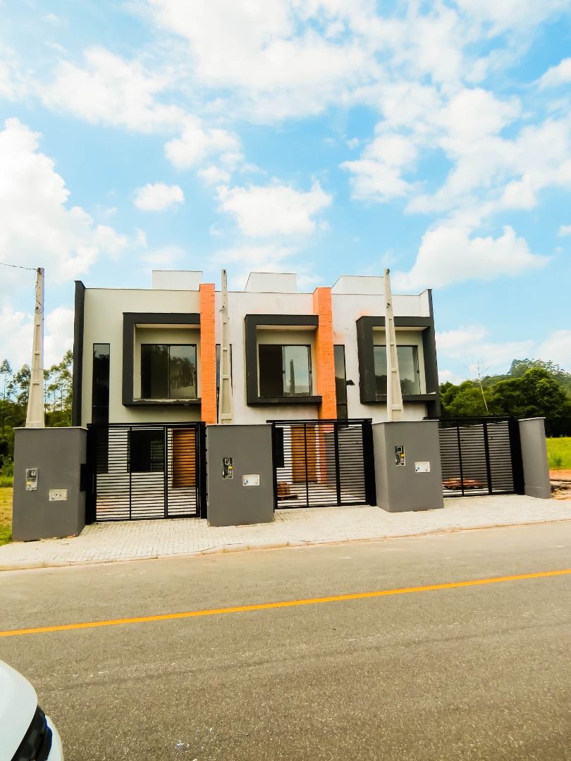 Sobrado à venda com 3 quartos, 131.24m² - Jaraguá 99,Jaraguá do Sul