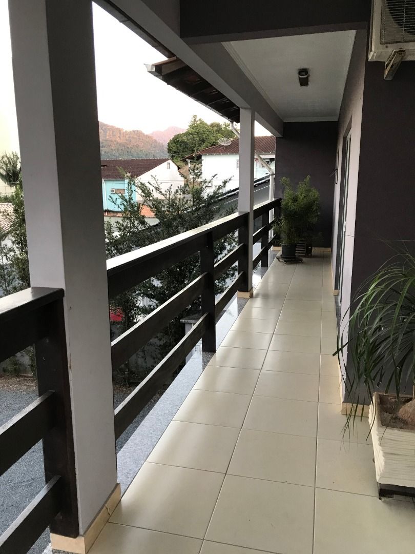 Sobrado à venda com 3 quartos, 285.49m² - Jaraguá Esquerdo,Jaraguá do Sul