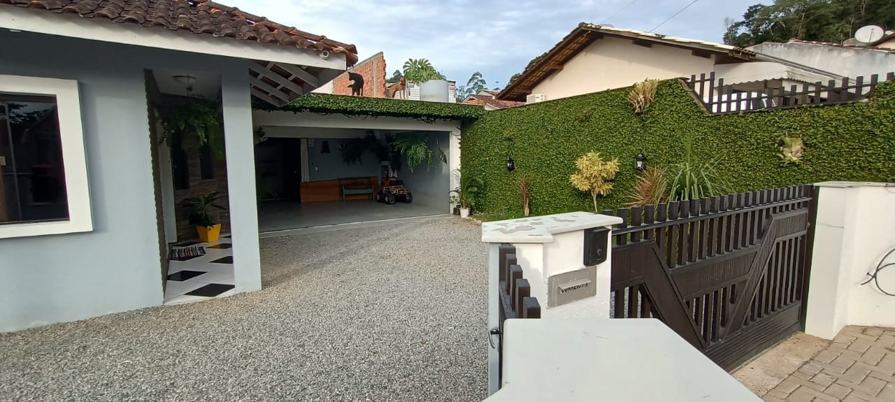 Casa à venda com 3 quartos, 145.00m² - Jaraguá 84,Jaraguá do Sul