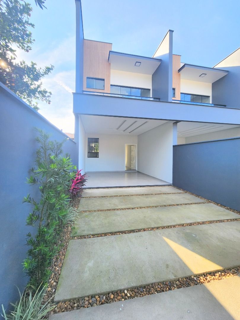 Sobrado com 3 dormitórios sendo 1 suíte com closet à venda, 135 m² por R$ 750.000 - Ilha da Figueira - Jaraguá do Sul/SC - Dalcasta Imobiliária