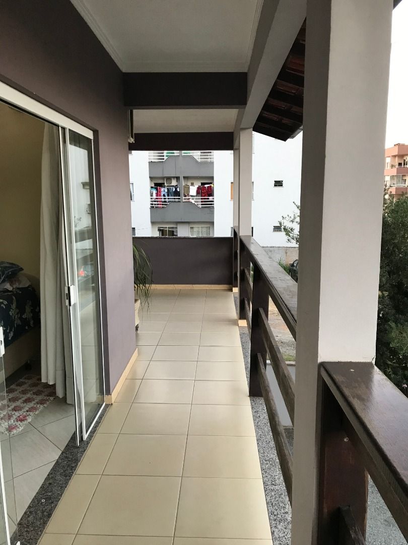 Sobrado à venda com 3 quartos, 285.49m² - Jaraguá Esquerdo,Jaraguá do Sul