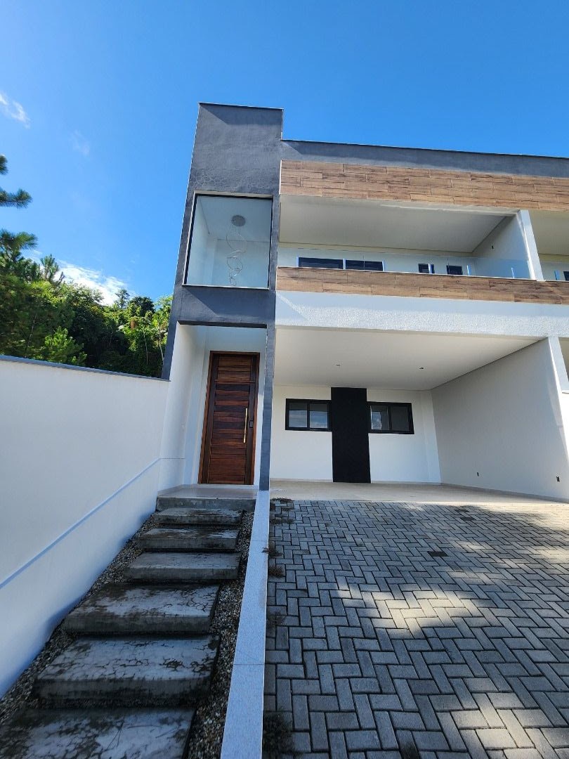 Sobrado à venda com 4 quartos, 287.91m² - Barra do Rio Cerro,Jaraguá do Sul