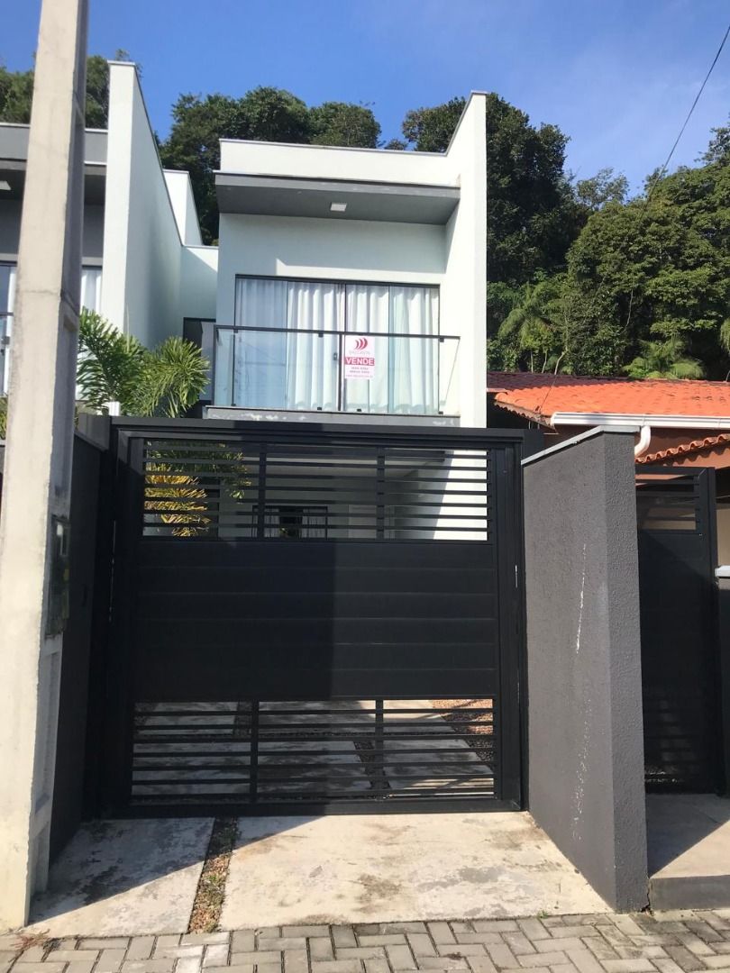 Sobrado à venda com 3 quartos, 137.00m² - São Luís,Jaraguá do Sul