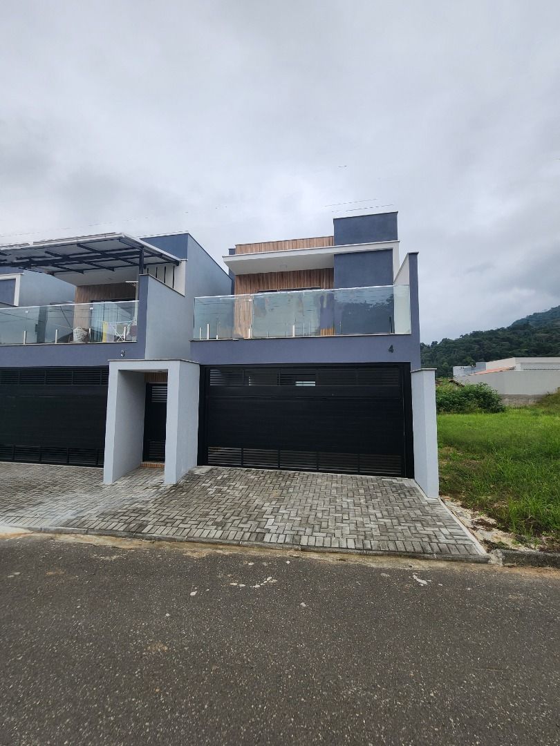  - Sobrado com 3 dormitórios sendo 1 suíte à venda, 134 m² por R$ 789.000 - Barra do Rio Cerro - Jaraguá do Sul/SC