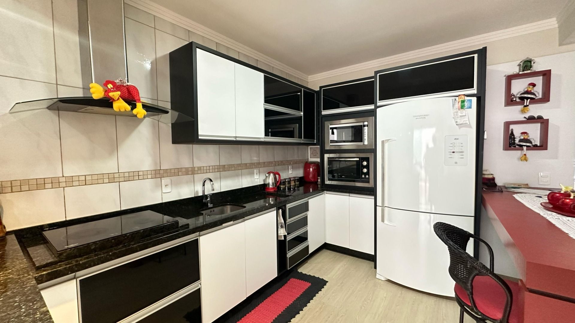  - Sobrado com 2 quartos, Caixa D Água