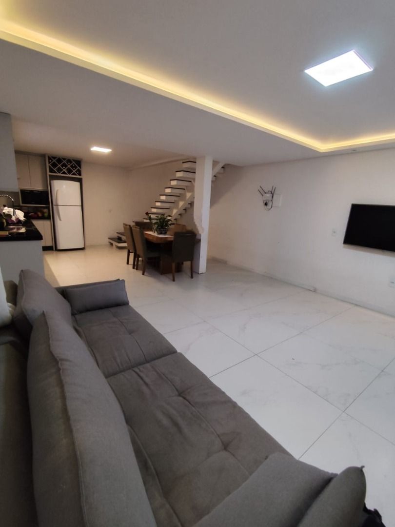 Sobrado à venda com 2 quartos, 264.00m² - Tifa Martins,Jaraguá do Sul