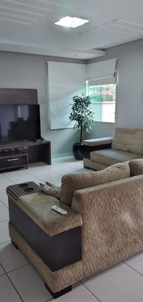 Sobrado à venda com 3 quartos, 228.00m² - Barra do Rio Cerro,Jaraguá do Sul