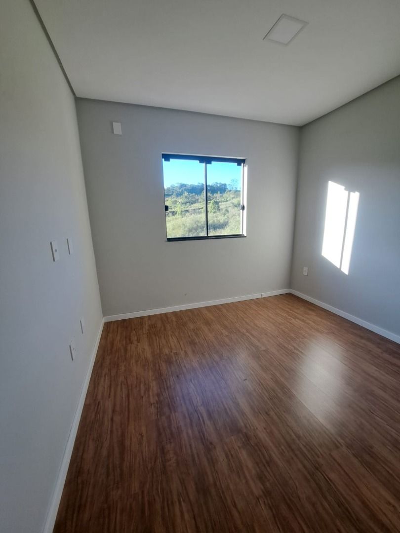 Sobrado à venda com 3 quartos, 128.91m² - Três Rios do Norte,Jaraguá do Sul