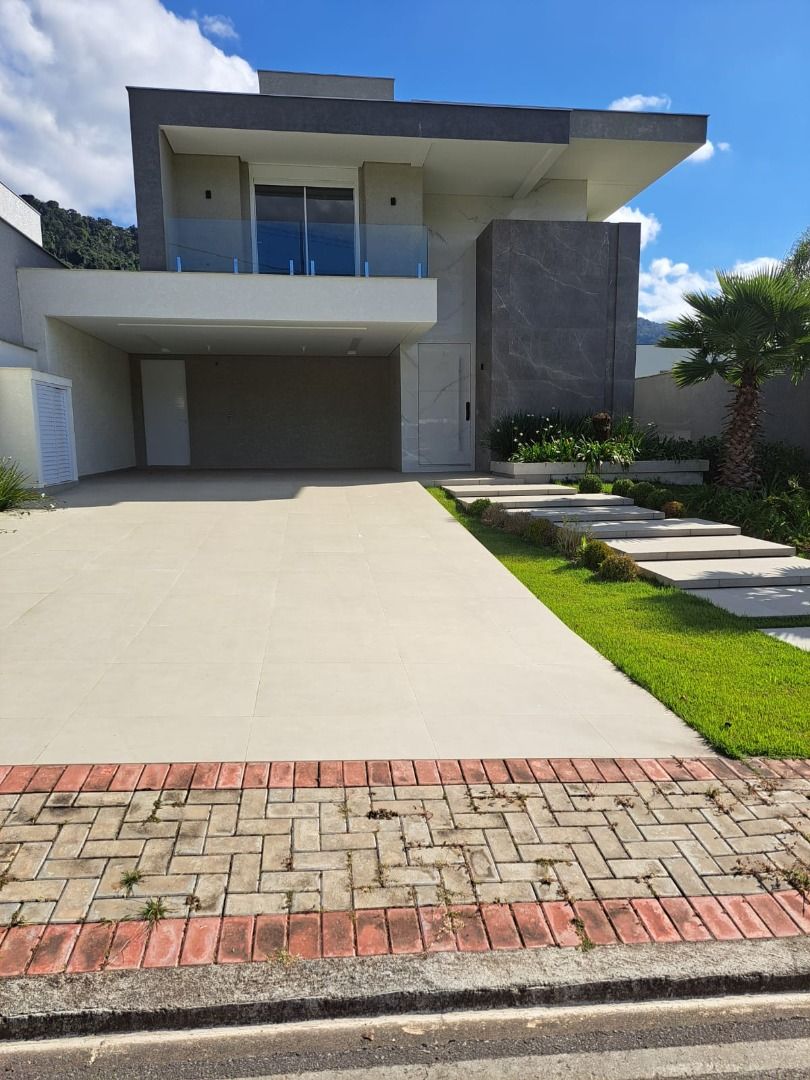 Casa à venda com 3 quartos, 330.00m² - Vila Chartres,Jaraguá do Sul