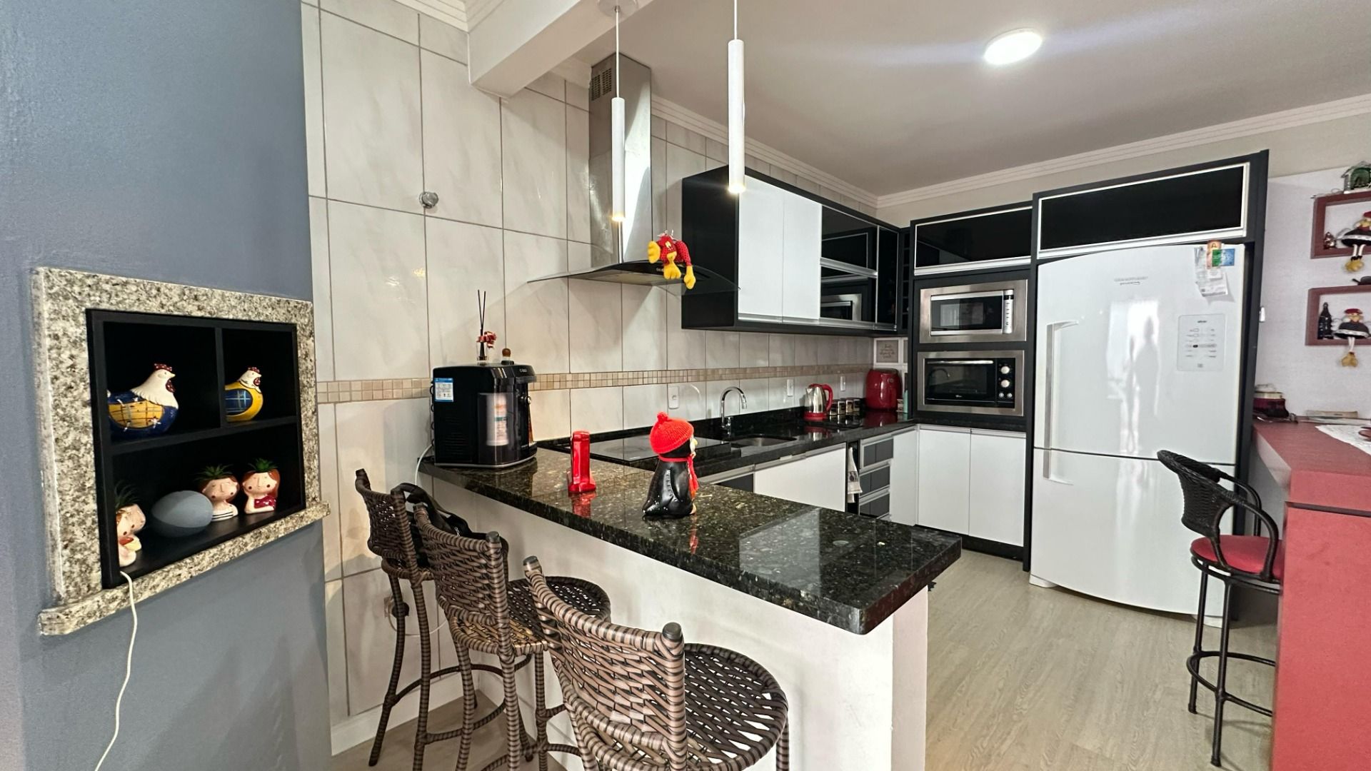  - Sobrado com 2 quartos, Caixa D Água