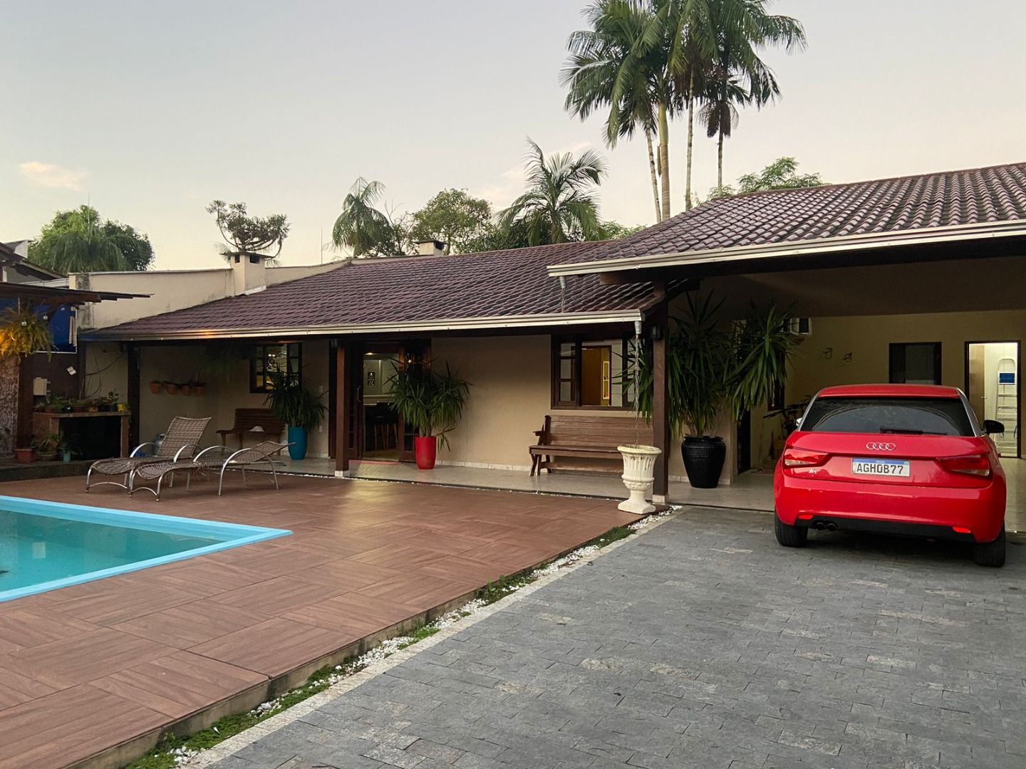 Casa à venda com 3 quartos, 240.00m² - Jaraguá 99,Jaraguá do Sul