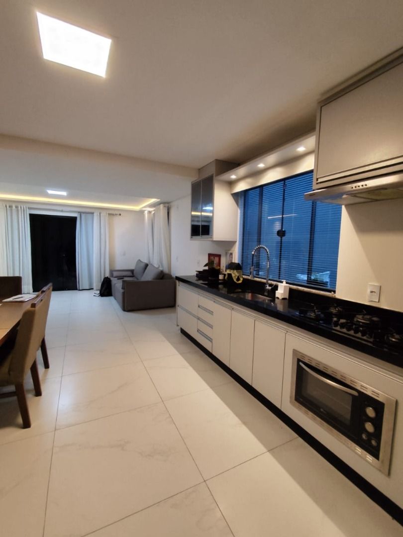 Sobrado à venda com 2 quartos, 264.00m² - Tifa Martins,Jaraguá do Sul