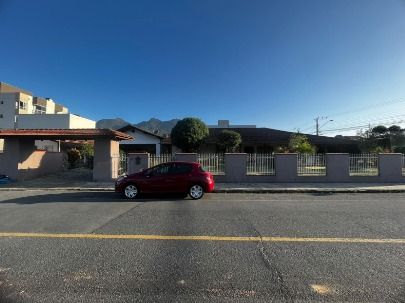 Casa à venda com 4 quartos, 377.00m² - Vila Lalau,Jaraguá do Sul