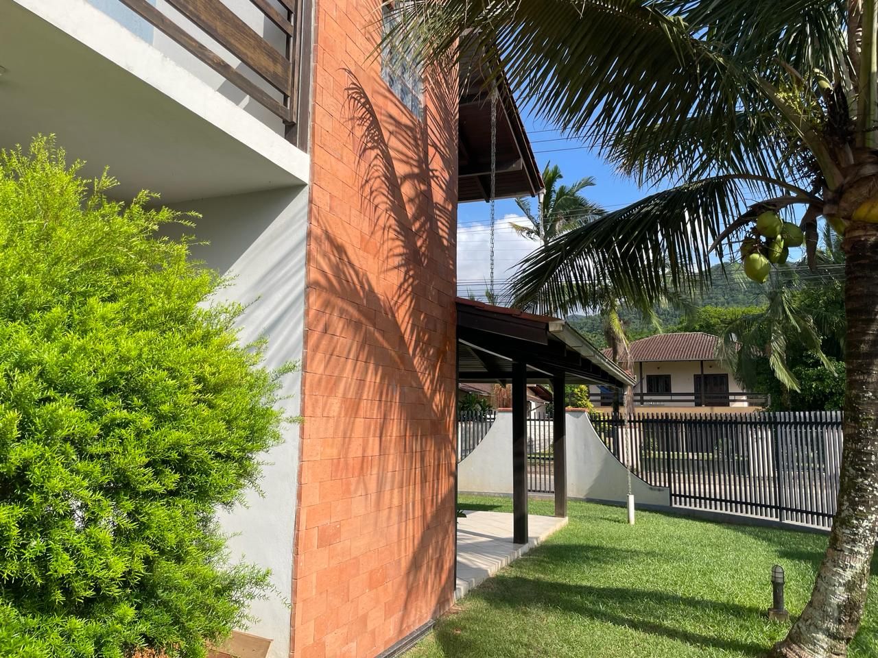 Sobrado à venda com 3 quartos, 181.12m² - Barra do Rio Cerro,Jaraguá do Sul