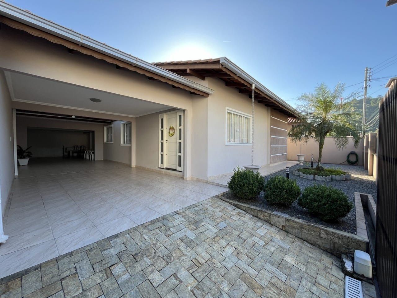 Casa à venda com 3 quartos, 223.00m² - Czerniewicz,Jaraguá do Sul