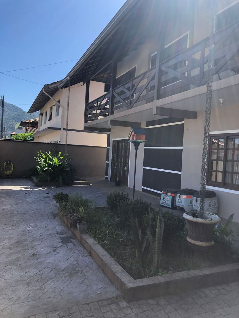 Casa à venda com 4 quartos, 237.61m² - Baependi,Jaraguá do Sul