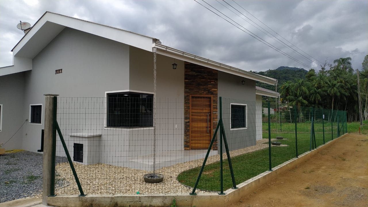 Casa à venda com 3 quartos, 143.14m² - Barra do Rio Cerro,Jaraguá do Sul