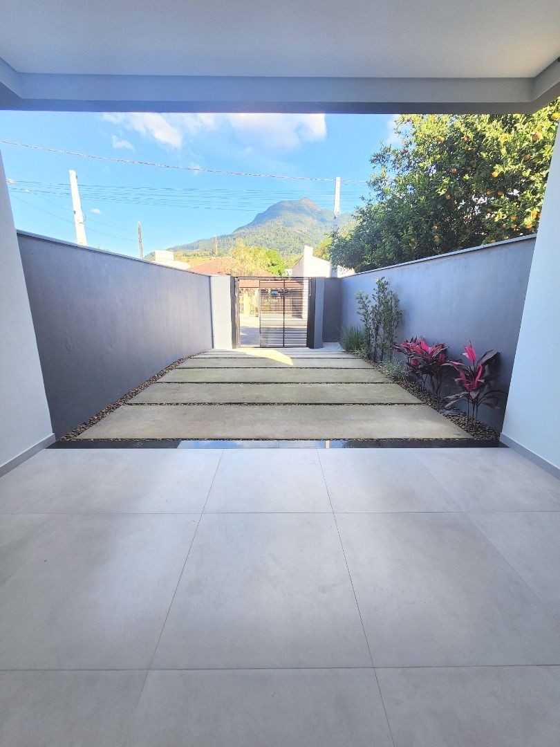  - Sobrado com 3 dormitórios sendo 1 suíte com closet à venda, 135 m² por R$ 750.000 - Ilha da Figueira - Jaraguá do Sul/SC
