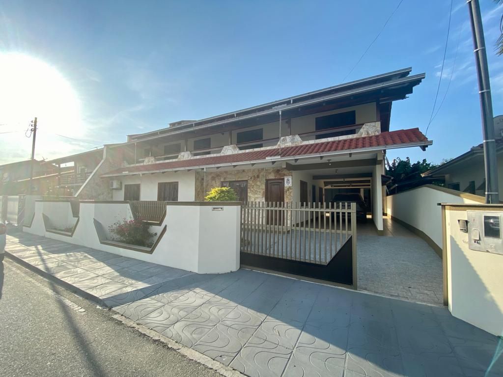 Casa à venda com 3 quartos, 255.00m² - Amizade,Jaraguá do Sul